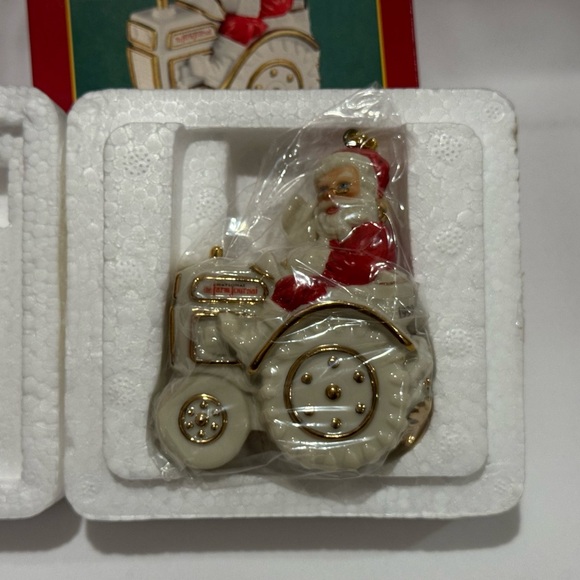 Breyer - 1999 Santa on a Tractor Ornament - Picture 2 of 3